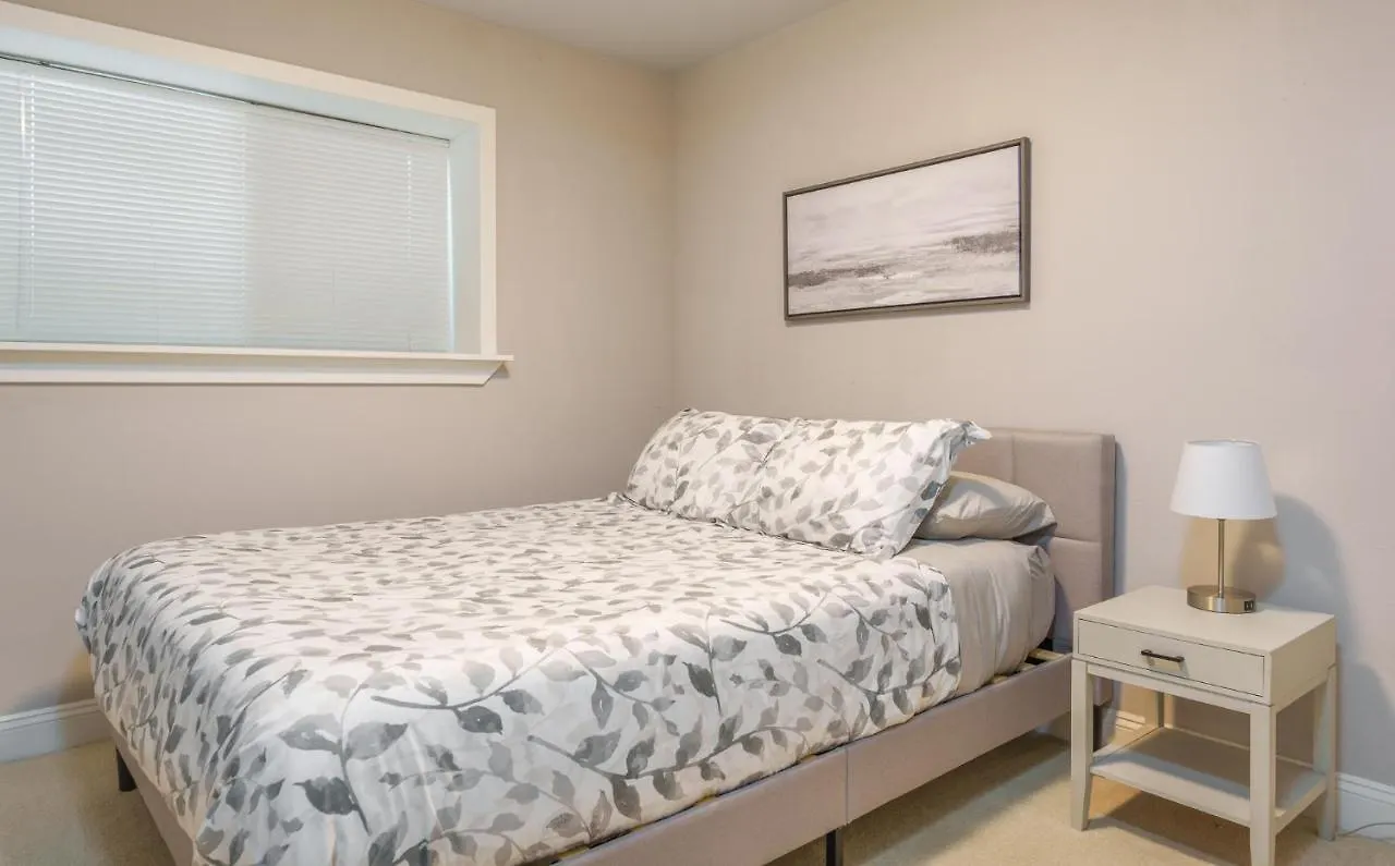 Holiday home Upgraded Home With 5 Bedroom 4 Bath 4 Free Gated Parking Space, Family,Ev,Rv Friendly Seattle United States