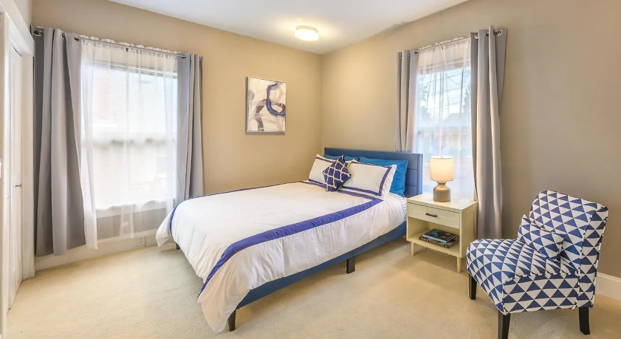 Upgraded Home With 5 Bedroom 4 Bath 4 Free Gated Parking Space, Family,Ev,Rv Friendly Seattle 0*,  United States