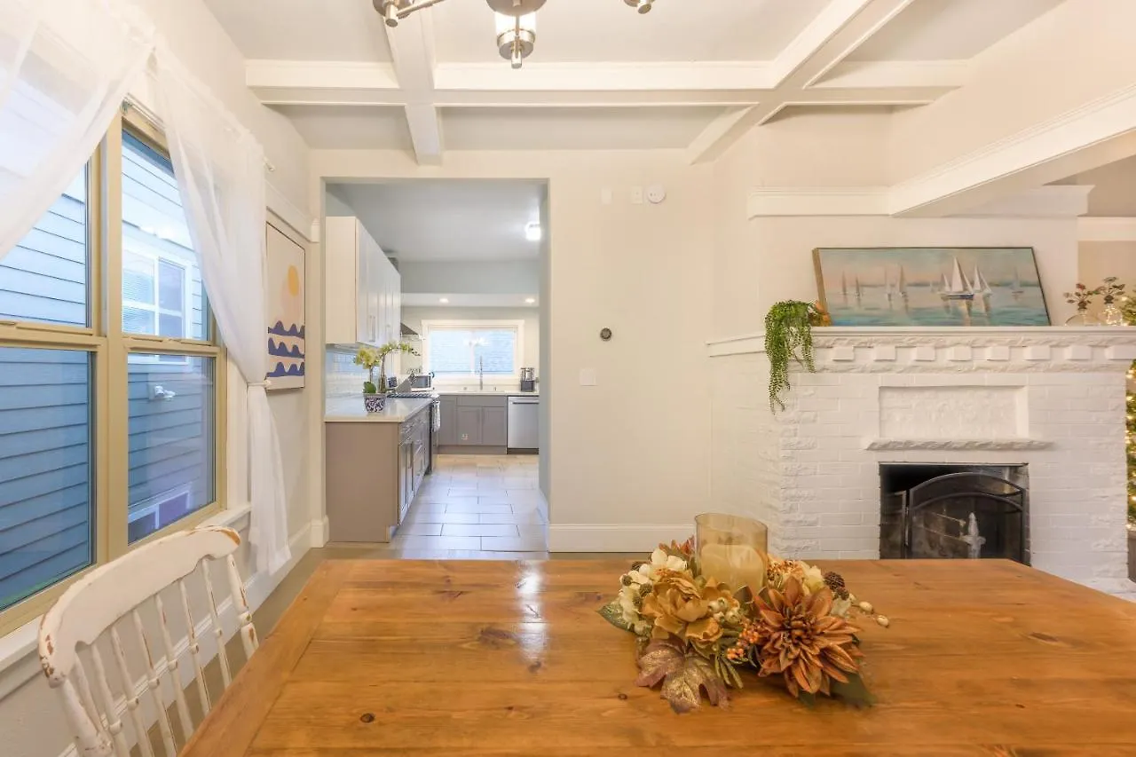 Upgraded Home With 5 Bedroom 4 Bath 4 Free Gated Parking Space, Family,Ev,Rv Friendly Seattle United States
