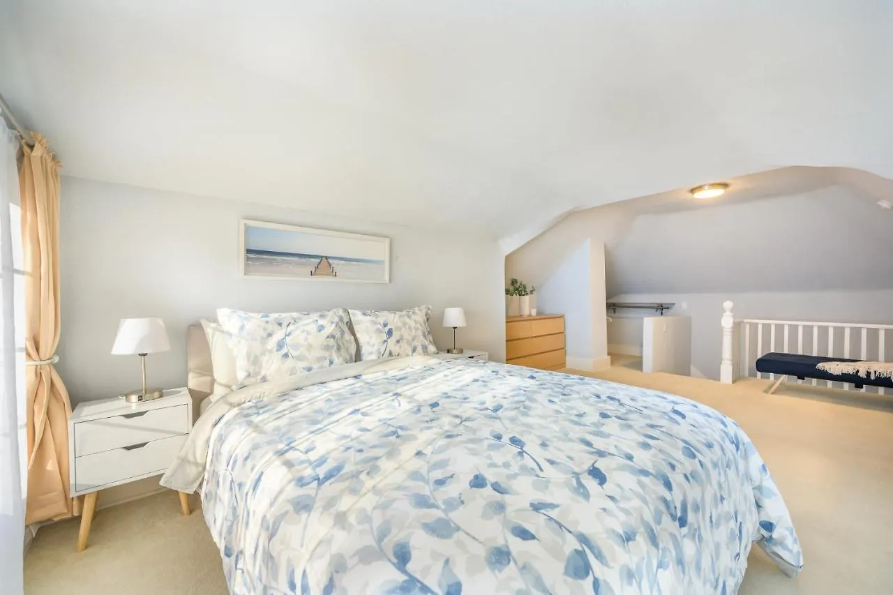 Upgraded Home With 5 Bedroom 4 Bath 4 Free Gated Parking Space, Family,Ev,Rv Friendly Seattle 0*,  United States
