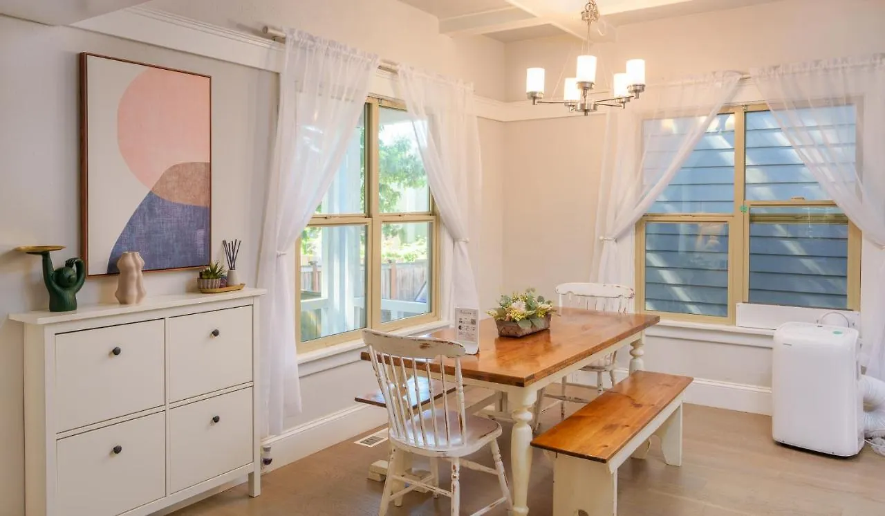 Upgraded Home With 5 Bedroom 4 Bath 4 Free Gated Parking Space, Family,Ev,Rv Friendly Seattle