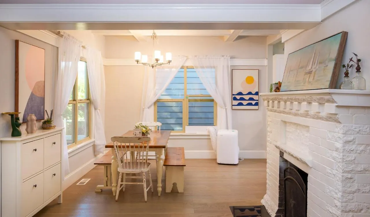 Upgraded Home With 5 Bedroom 4 Bath 4 Free Gated Parking Space, Family,Ev,Rv Friendly Seattle